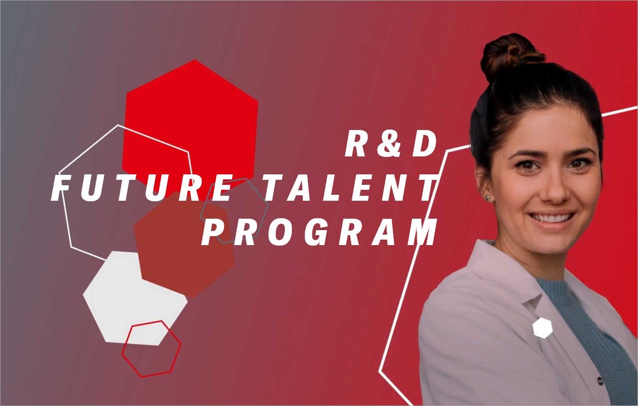 Eine Teilnehmerin des R&D Future Talent Program lächelt selbstbewusst in die Kamera.