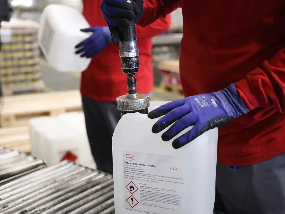 Henkel spendet rund 50.000 Liter Desinfektionsmittel