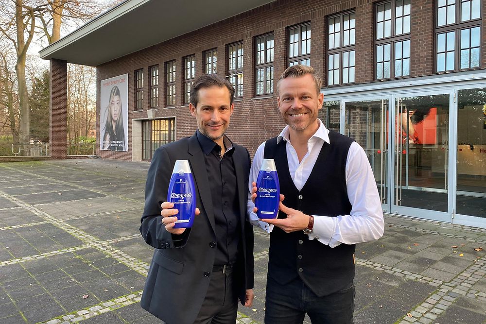 Nils Daecke und Rik Strubel mit dem „Shampoo ohne Schnickschnack“