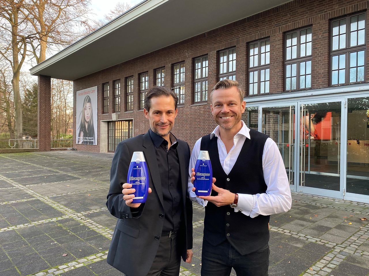 Nils Daecke und Rik Strubel mit dem „Shampoo ohne Schnickschnack“