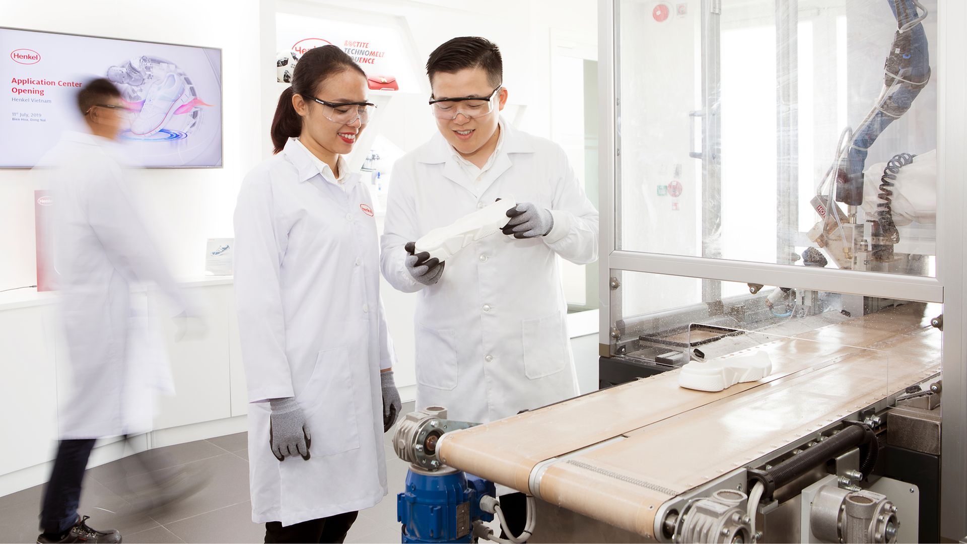 Im Application Center im vietnamesischen Bien Hoa testen Kunden seit 2019 automatisierte Klebstofflösungen.