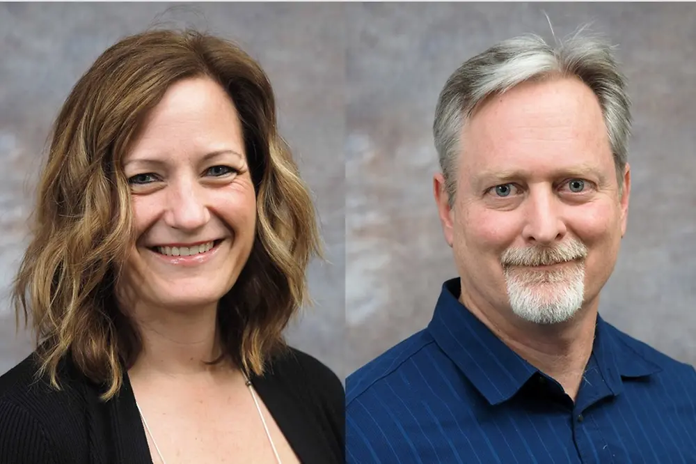 Debbie Wehler, Key Account Manager des Kunden für Nordamerika, und Gary Humble, Technischer Leiter des Kunden