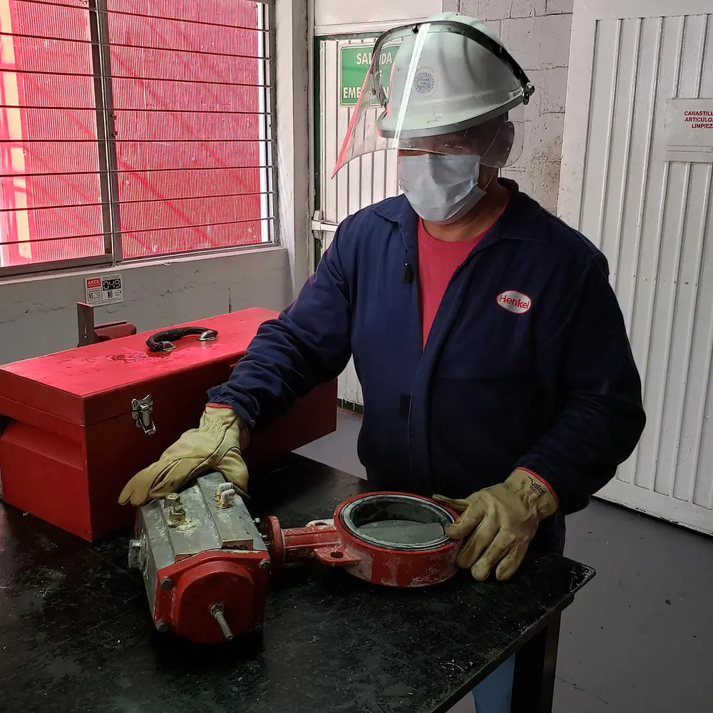 Mauro Aguilar Alvarado, Maintenance Supervisor im Bereich Adhesive Technologies in Monterey, Mexiko