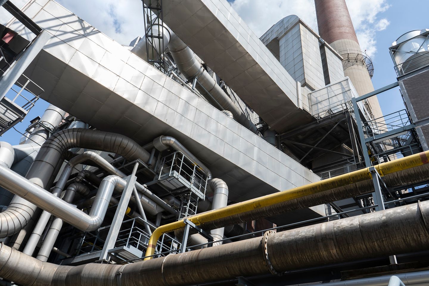 Durch Schwefel- und Stickstoffverbindungen sowie Kondenswasser ist der Rauchgaskanal des Henkel-Kraftwerks extremer Korrosion ausgesetzt.