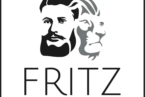Ein Logo, das Fritz Henkel und einen Löwen zeigt