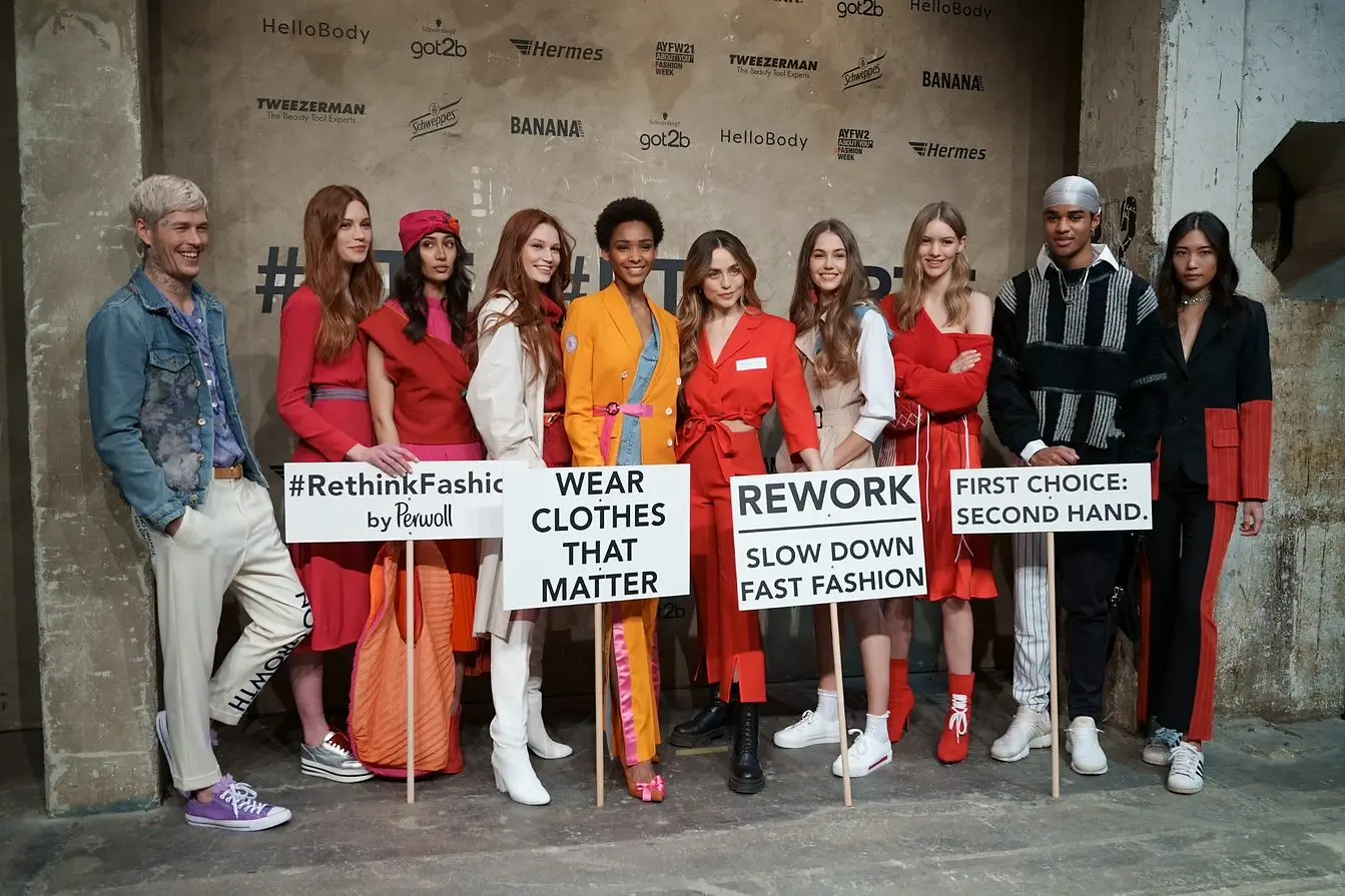 Perwoll präsentiert eigene Upcyling-Modekollektion zur Berlin Fashion Week