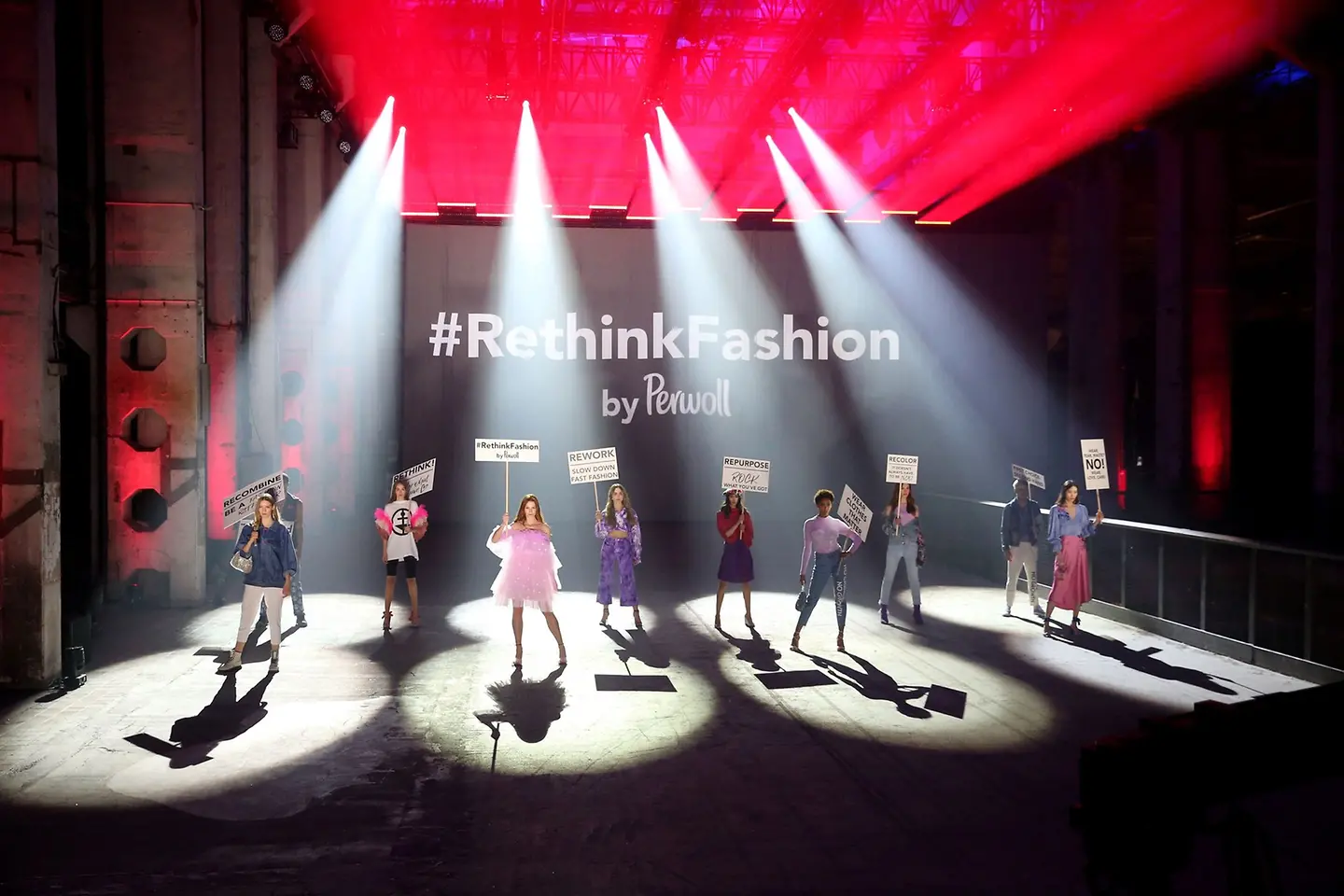 Perwoll präsentiert eigene Upcyling-Modekollektion zur Berlin Fashion Week