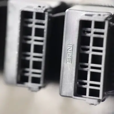 Gemeinsam haben Litholabs und ERNI funktionale Prototypen von Steckverbindern mit 3D-gedruckten Gehäusen für Leiterplatten mithilfe des Loctite 3955 FST Materials entworfen.