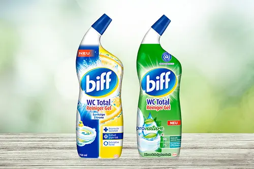 Zwei Biff Flaschen stehen vor einem grünen Hintergrund.
