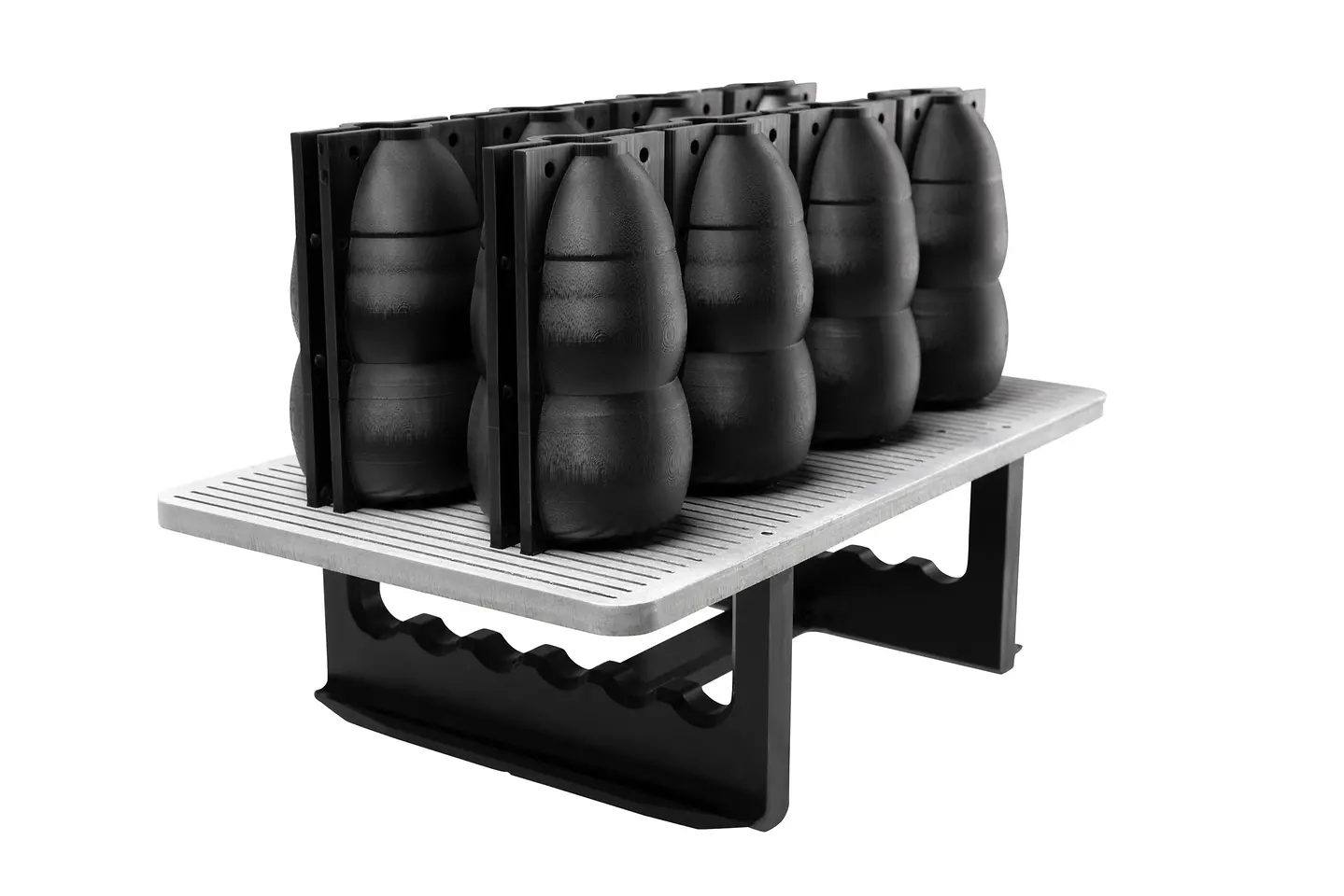 3D-gedruckte Flaschenformen unter Einsatz des neuen Materials xPEEK147-Black.
