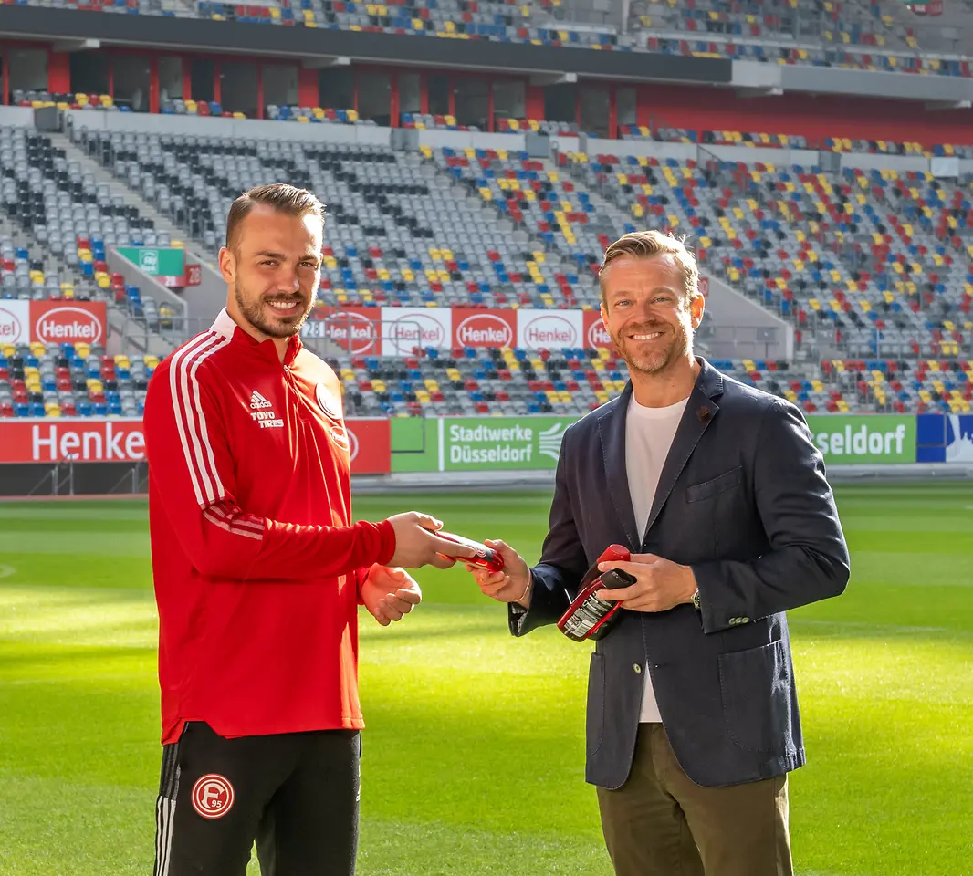 Florian Kastenmeier, Fortuna Düsseldorf Torwart und Rik Strubel, Chief Marketing Officer Henkel Beauty Care