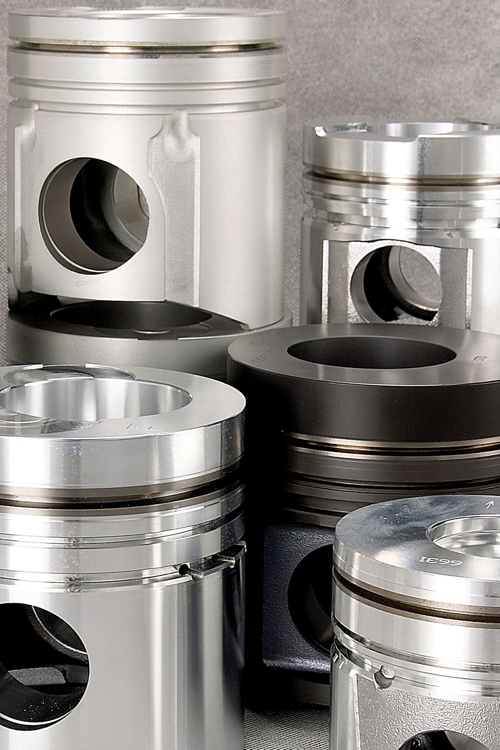 Henkel bietet eine differenzierte Produktpalette von elektrokeramischen Beschichtungen, die sich unter anderem für die Beschichtung von Motorkolben eignen.