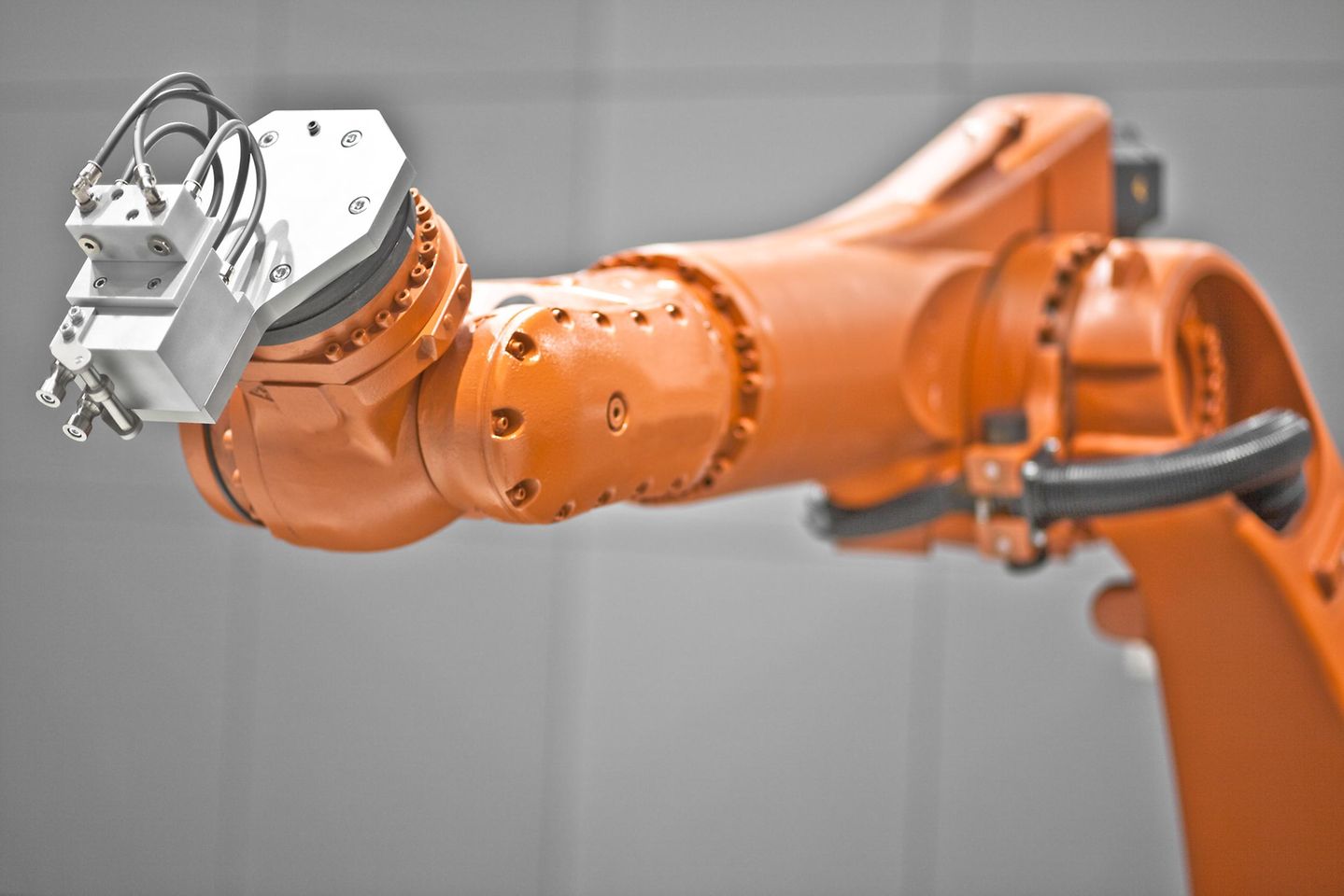 Some robot manufacturers now use innovative assembly solutions that enable them to combine dissimilar materials – even incorporating new substrates