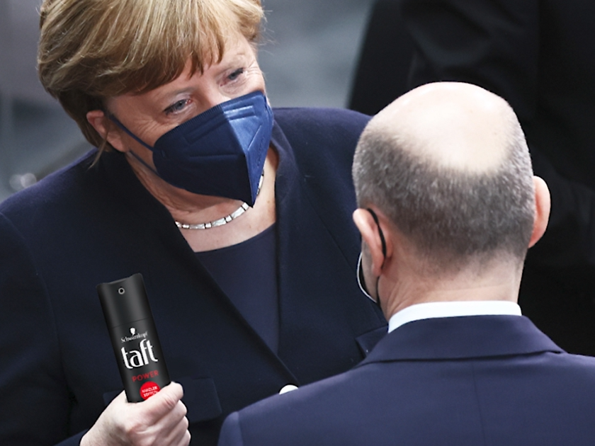 Angela Merkel übergibt Olaf Scholz den Taft-Stab