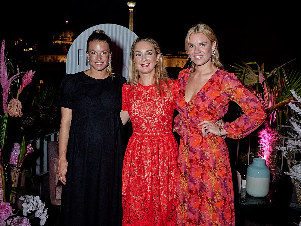 FRAUEN100 Gründerinnen Janina Hell und Felicitas Karrer mit Katharina Herzog in ihrer Mitte