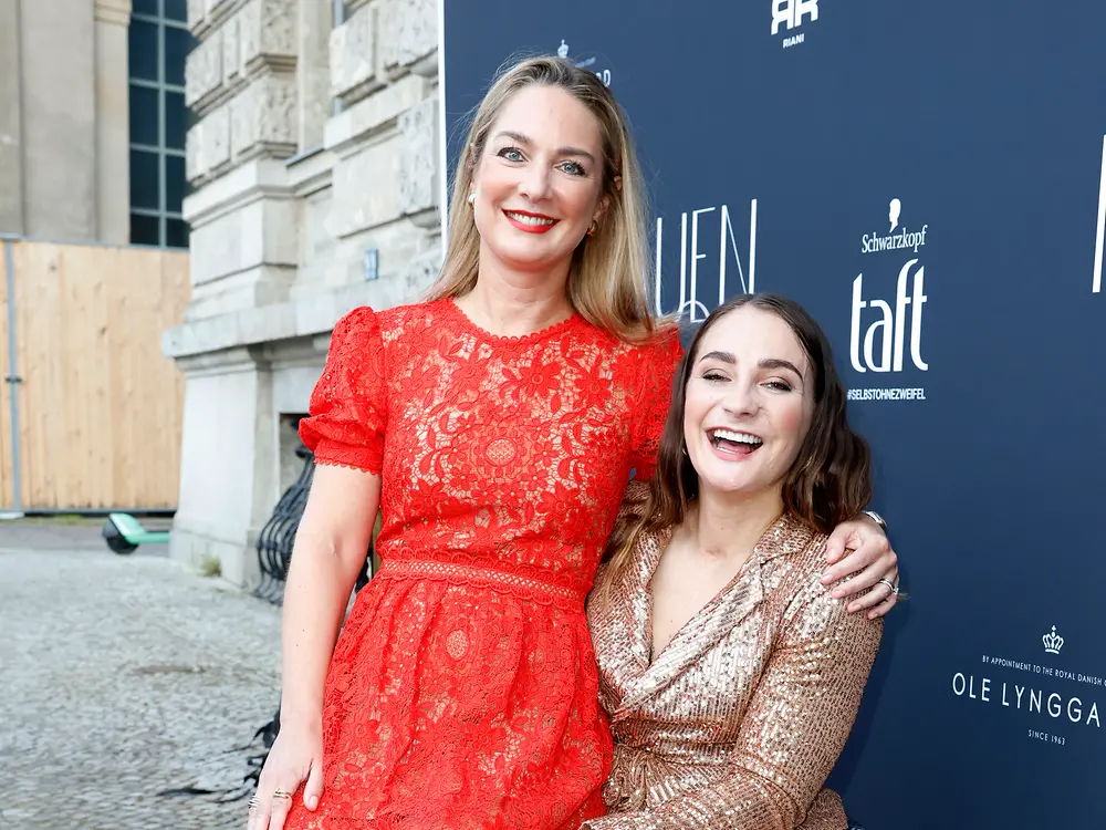 Henkel Beauty Care Geschäftsführerin Katharina Herzog mit Speakerin Kristina Vogel