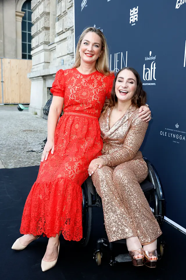 Henkel Beauty Care Geschäftsführerin Katharina Herzog mit Speakerin Kristina Vogel