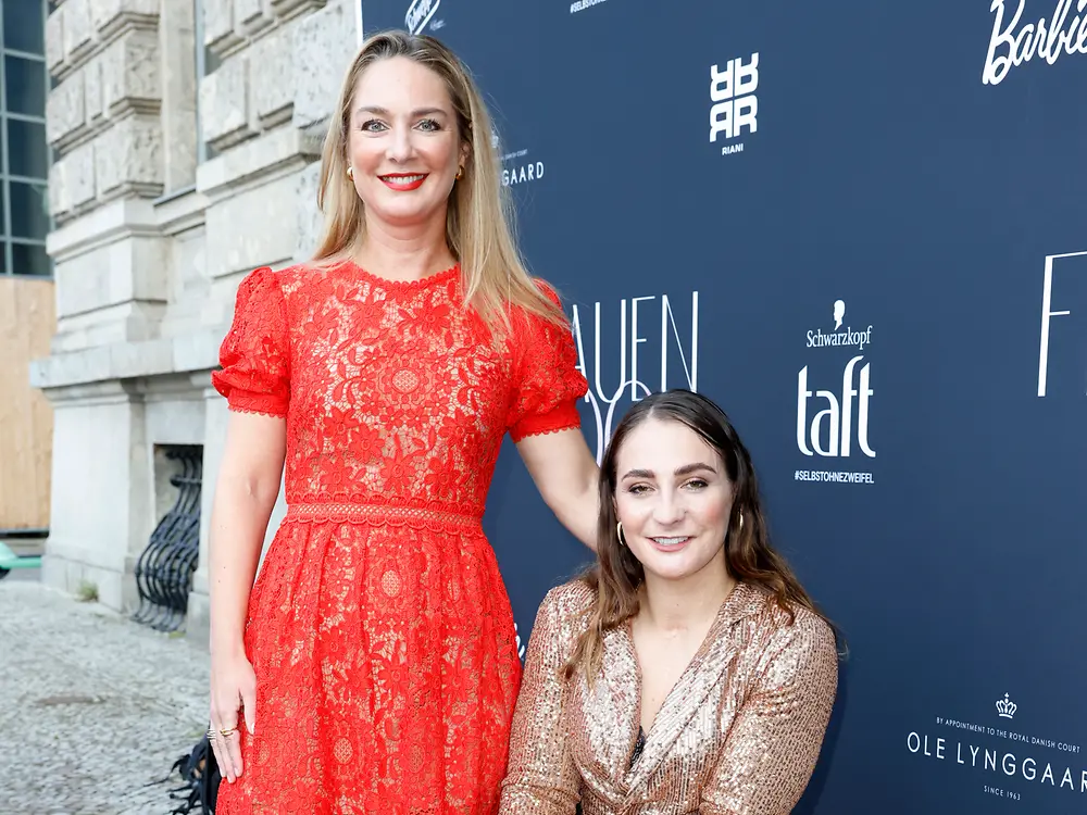 Henkel Beauty Care Geschäftsführerin Katharina Herzog mit Speakerin Kristina Vogel