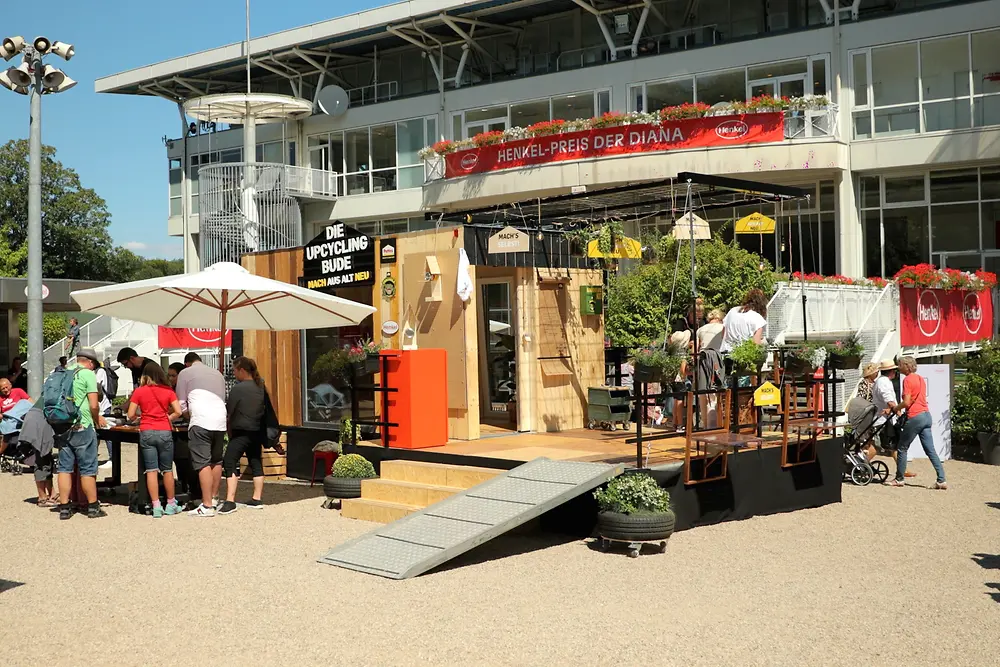 Die ‚Upcycling-Bude‘ kam bereits während des Henkel-Renntags Anfang August zum Einsatz 