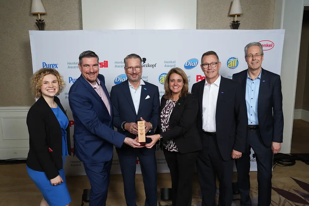 
Der erste Preis in der Nachhaltigkeitskategorie ging an BASF für sein großes Engagement bei der Einführung des Biomassenbilanz-Verfahrens. 