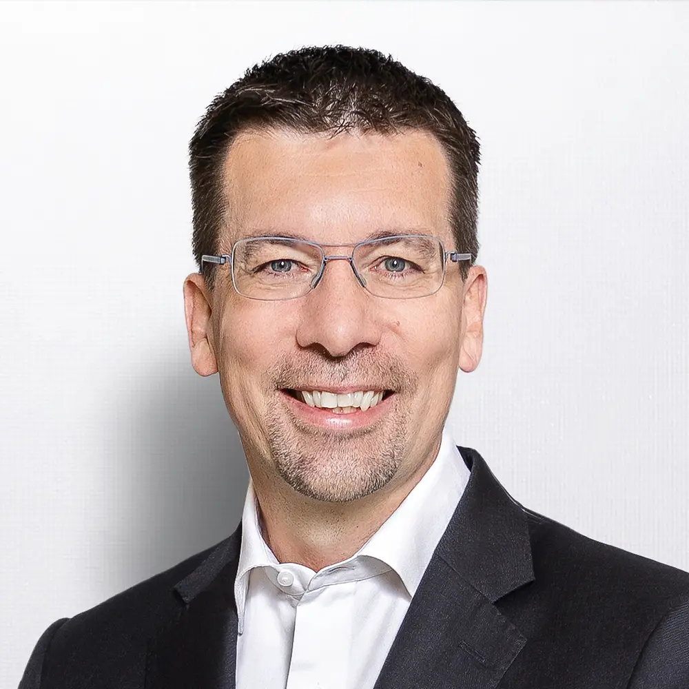 Porträt-Foto Mark Dorn, Vorstand Adhesive Technologies bei Henkel