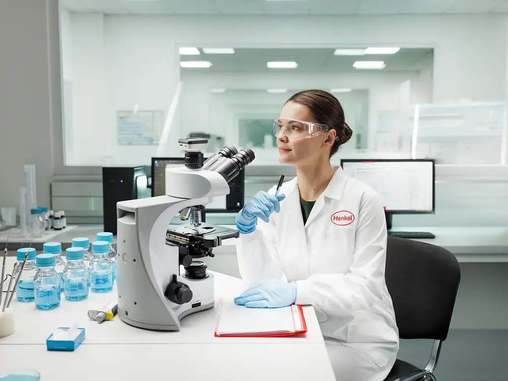 
Wissenschaftlerin im Labor