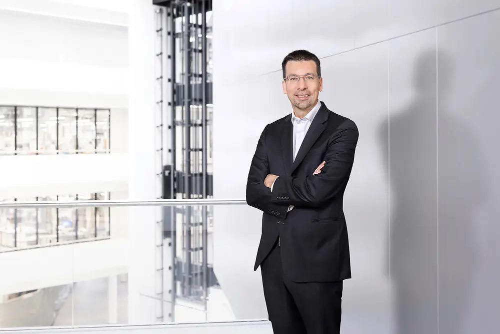 Mark Dorn, vicepresidente ejecutivo de Henkel Adhesive Technologies