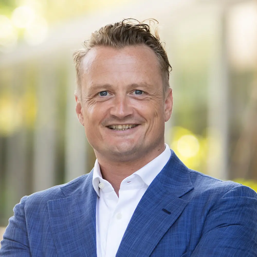 Porträt-Foto von Dr. Nick Miesen, Head of Digital Operations bei Henkel Adhesive Technologies