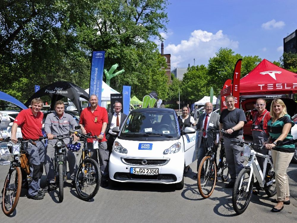 Die Besucher der Messe waren von den elektrischen Fahrzeugen begeistert.