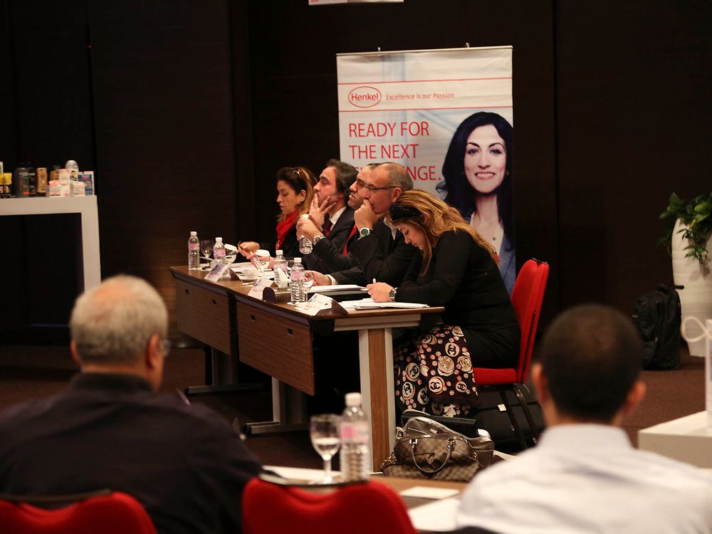 Das Finale in Tunesien: Die Jurymitglieder hören aufmerksam zu.