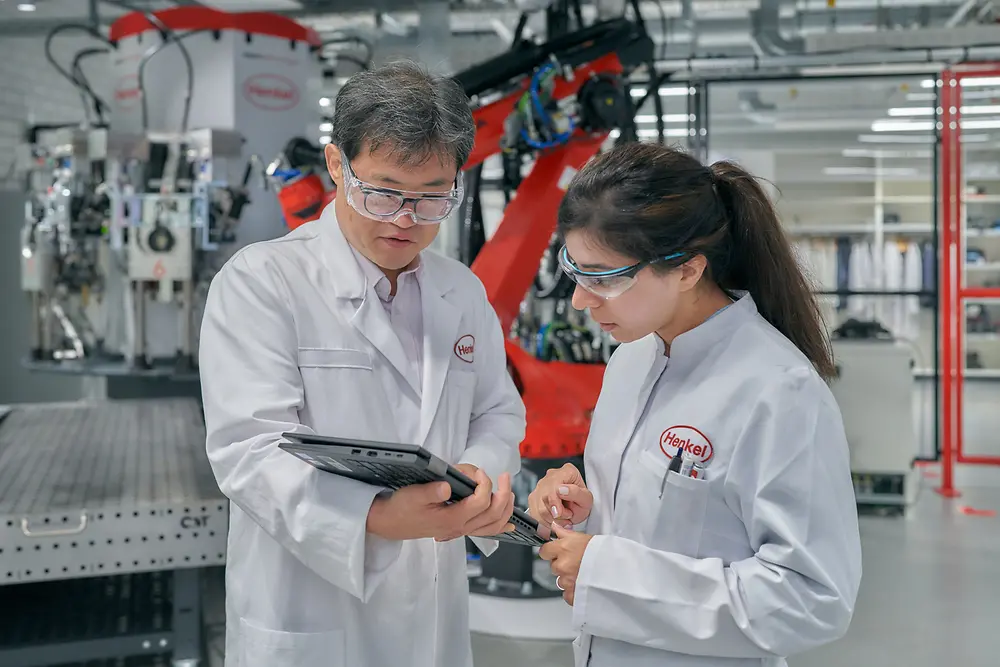 Henkels Batterieexperten arbeiten eng mit den weltweit führenden Automobilherstellern und Batterieherstellern an den EV-Batterien der nächsten Generation zusammen.