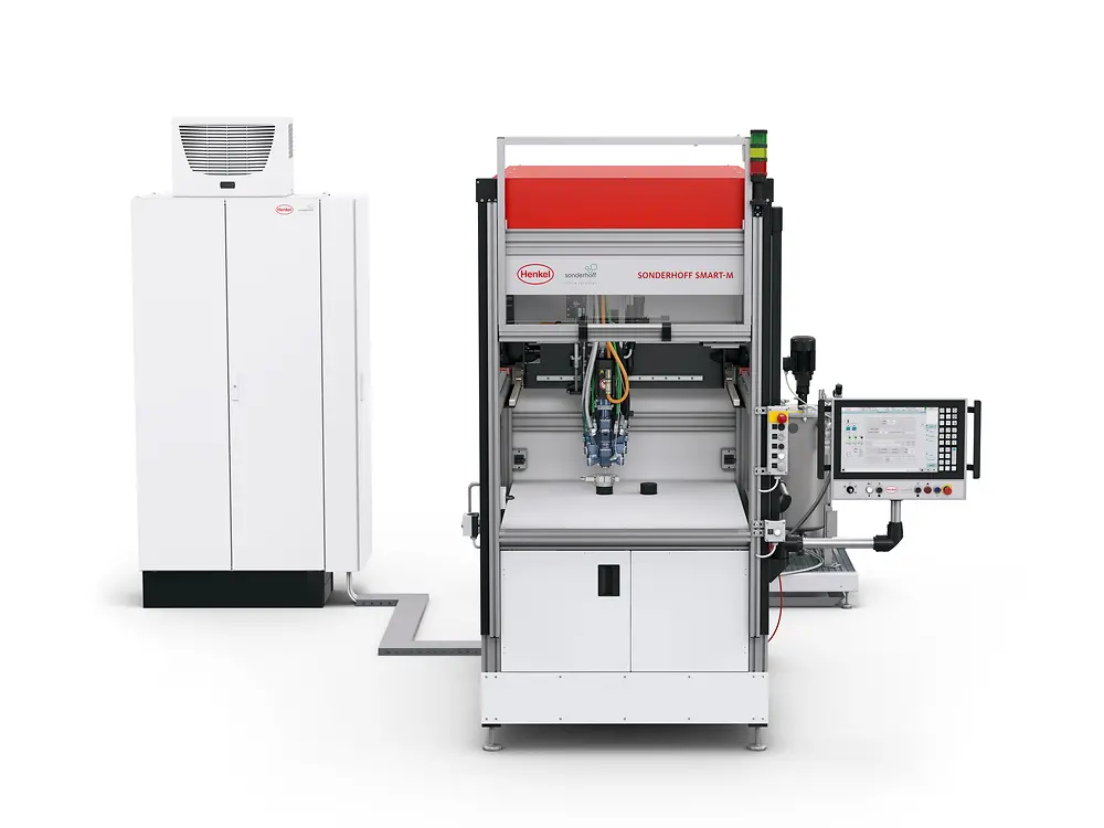 
Dosierzelle Smart­M mit Hubtür und Mischkopf MK 825 PRO in der Ausführung für zwei Materialkomponenten. Abbildung mit optionalem Multitouch­ Bedienpanel Control 2.