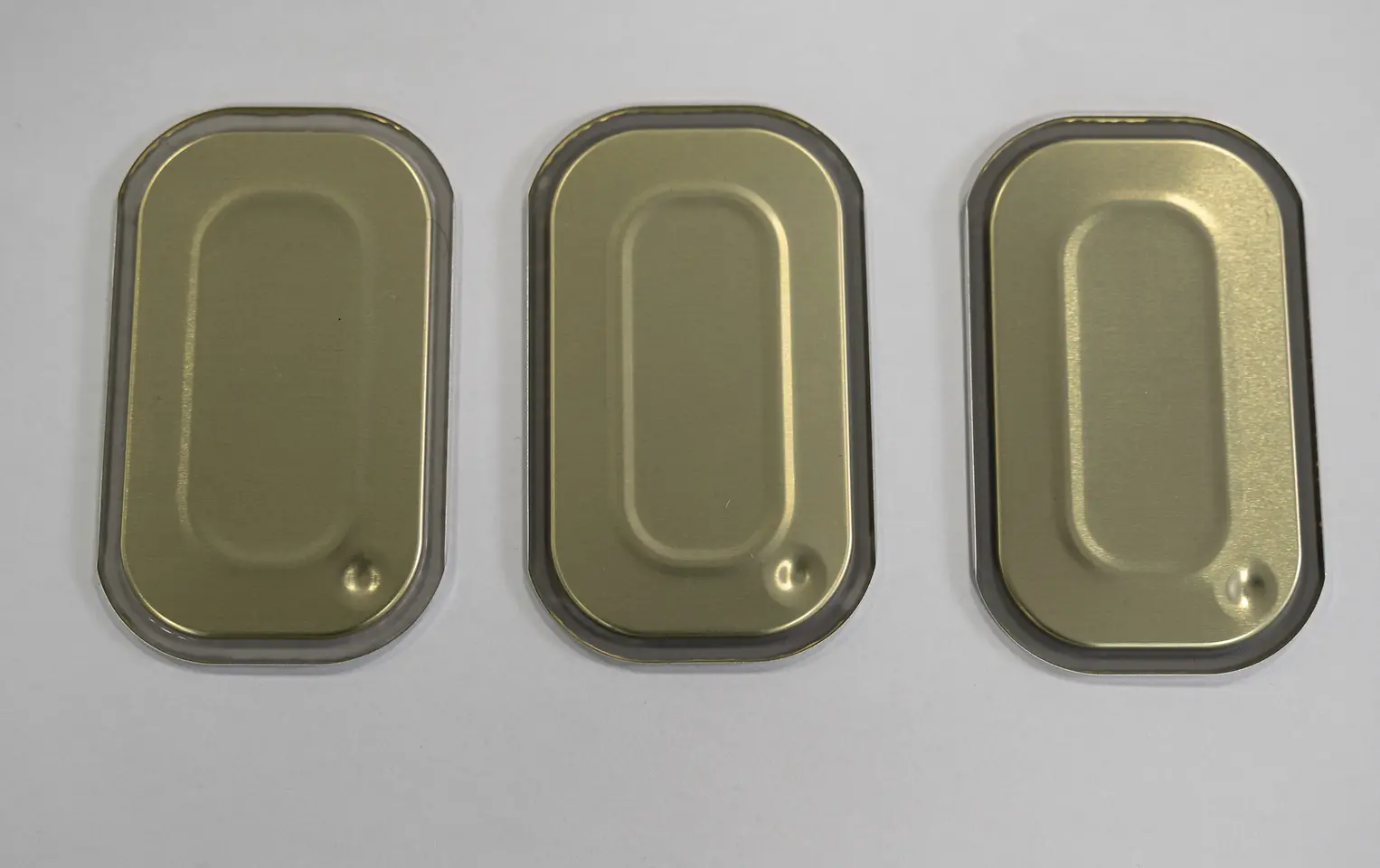 
DAREX WBC 711 wurde speziell für unrunde Deckel von Weißblech- und Aluminiumdosen entwickelt, die mit einem Sprühkopf oder einer Düse abgedichtet werden. 