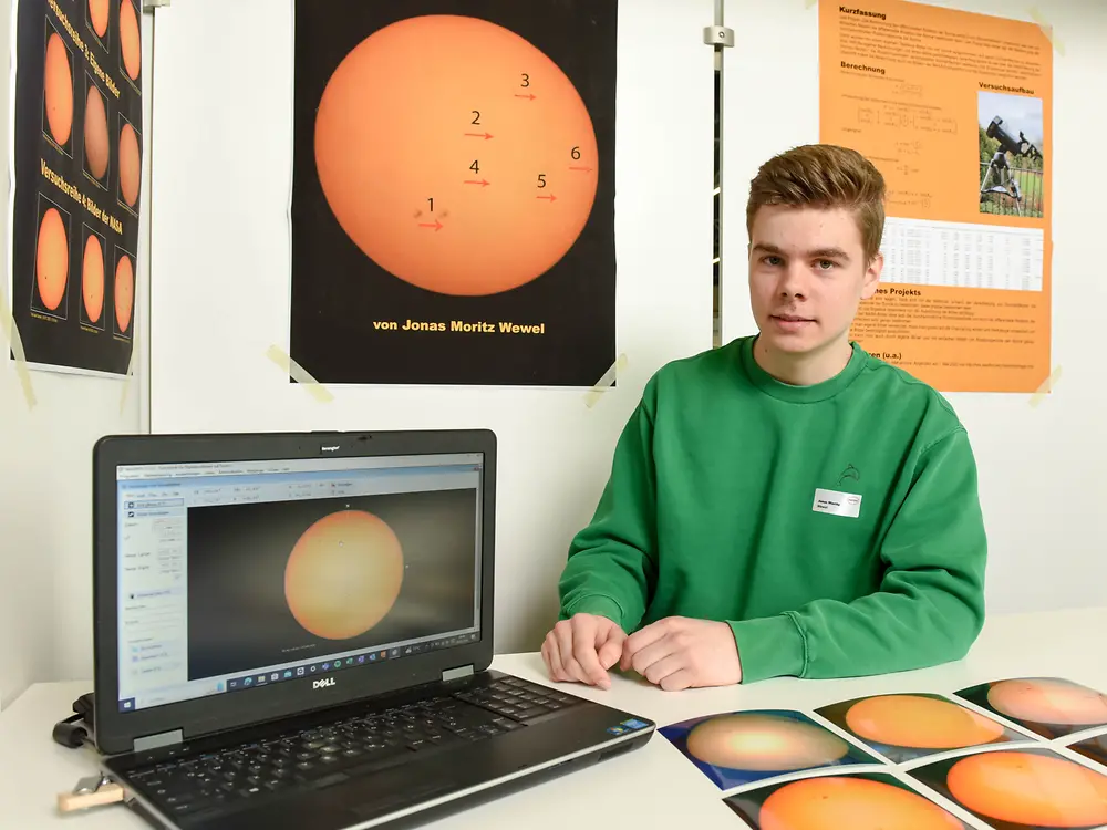 
Die Bestimmung der differentiellen Rotation der Sonne anhand von Sonnenflecken, Jonas Moritz Wewel vom Gymnasium Paulinum in Münster