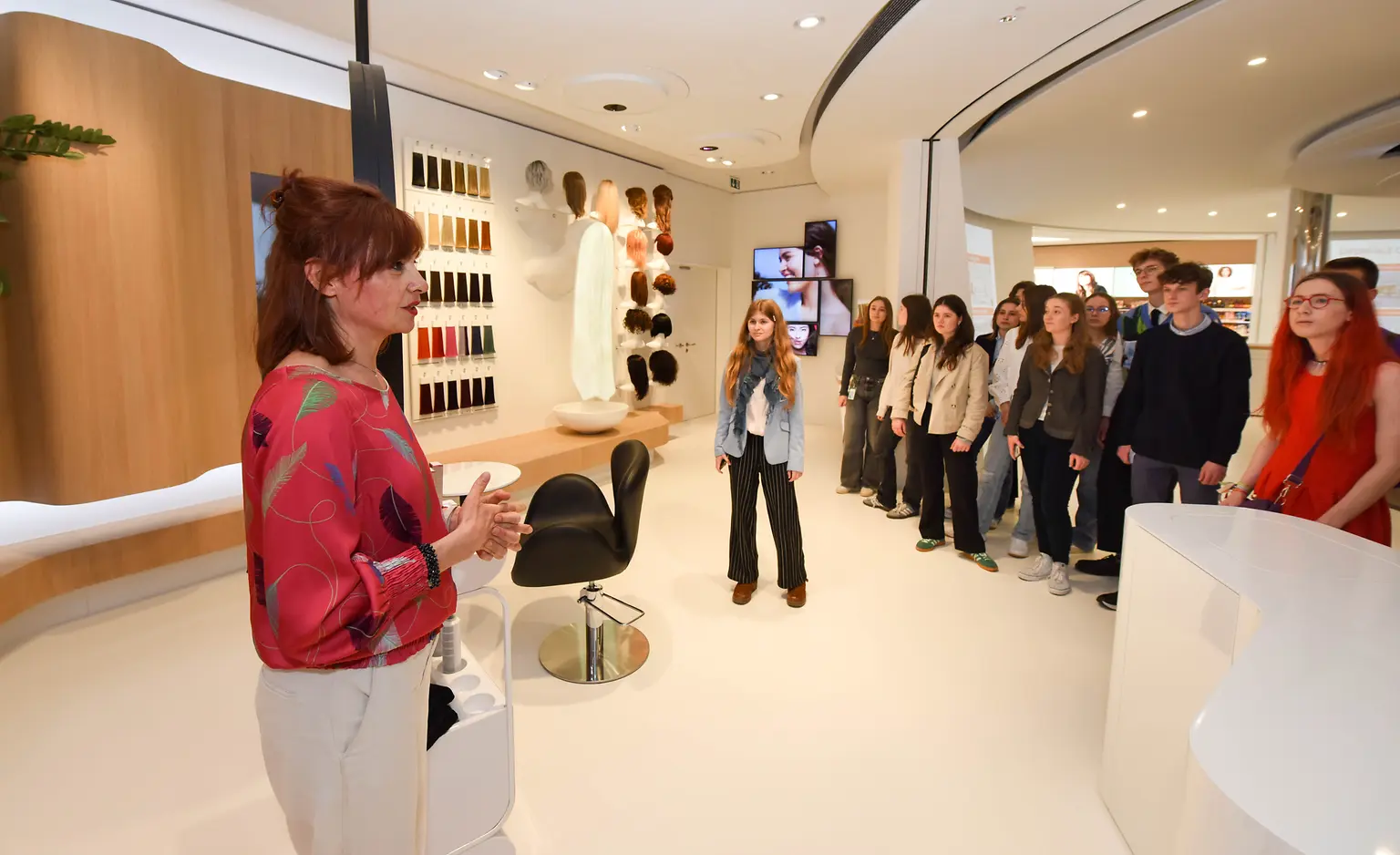 
Die Teilnehmenden im Showroom des Lighthouse