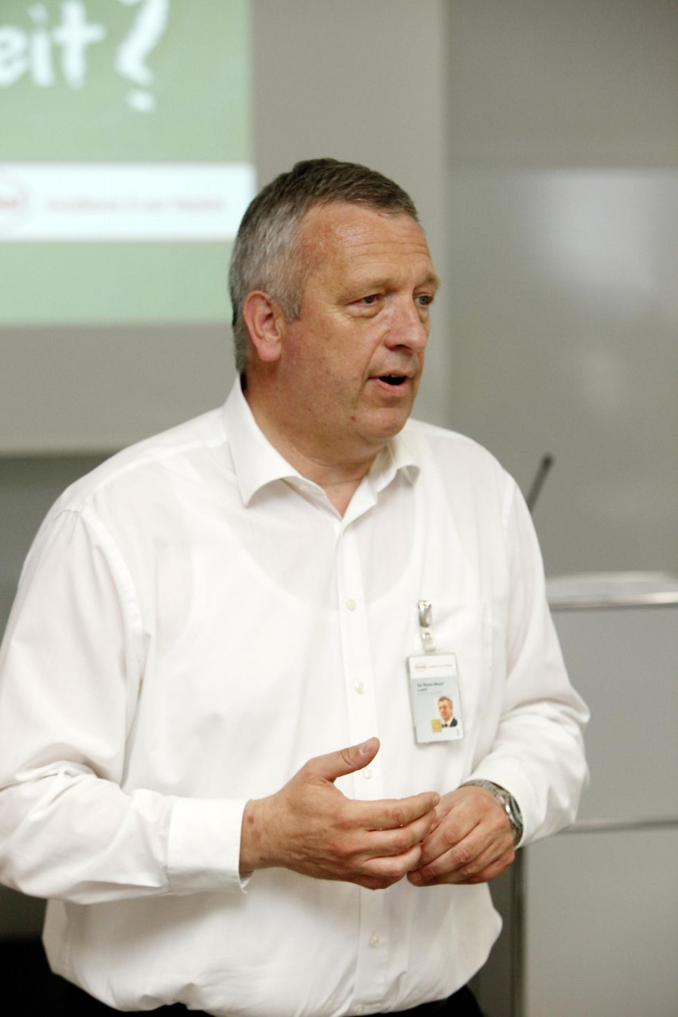 Dr. Loert de Riese Meyer, Leiter der Ausbildung bei Henkel, begrüßte die Auszubildenden beim Nachhaltigkeitsworkshop