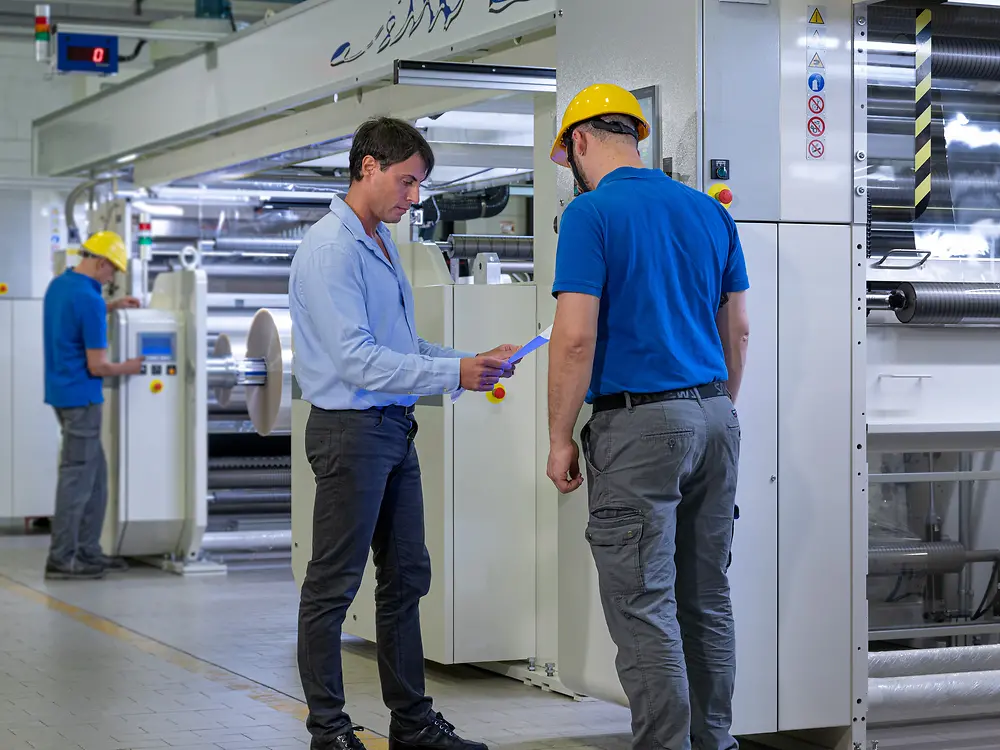 
Testen von Henkel-Klebstoffen und -Beschichtungen im technischen Zentrum von Nordmeccanica. (Foto: Nordmeccanica)