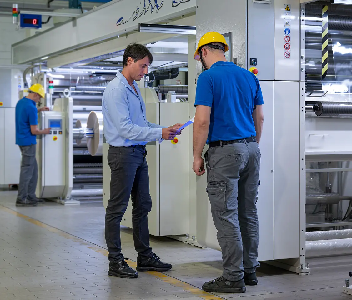 
Testen von Henkel-Klebstoffen und -Beschichtungen im technischen Zentrum von Nordmeccanica. (Foto: Nordmeccanica)