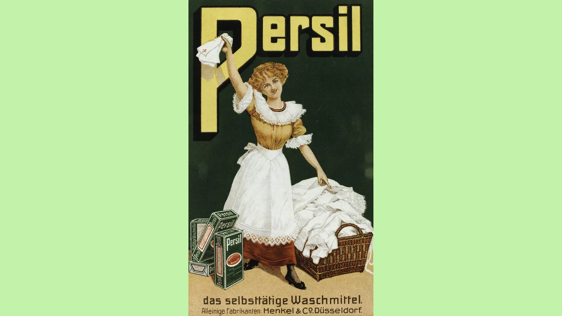 Werbeplakat mit einer Wäscherin und ihrem mit Weißwäsche gefüllten Wäschekorb. Sie hebt den Arm und schwenkt ein weißes Taschentuch. Neben der Wäscherin sind mehrere Persil-Pakete platziert.