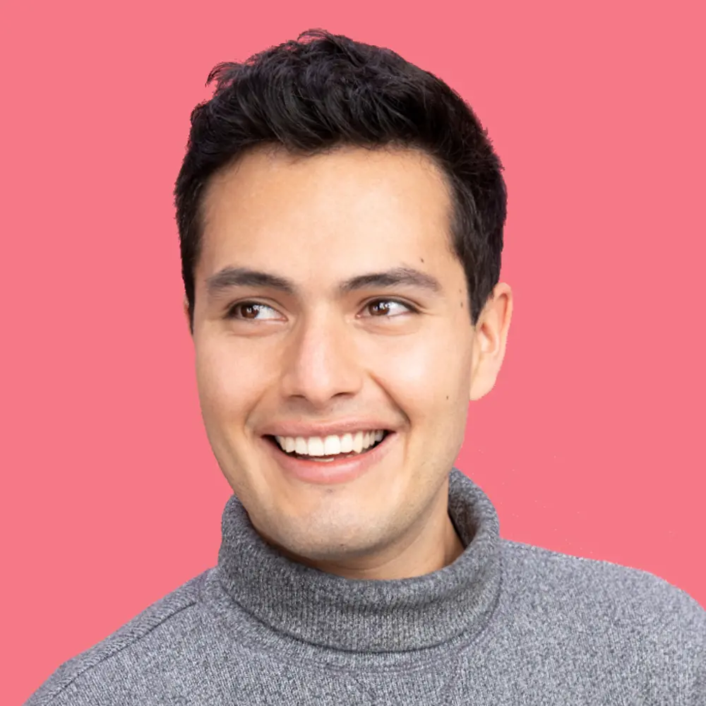 Portraitfoto von Luis Valadez, Senior Brand Manager und Leitung von “Global Pride”, der LGBTQ+-ERG von Henkel