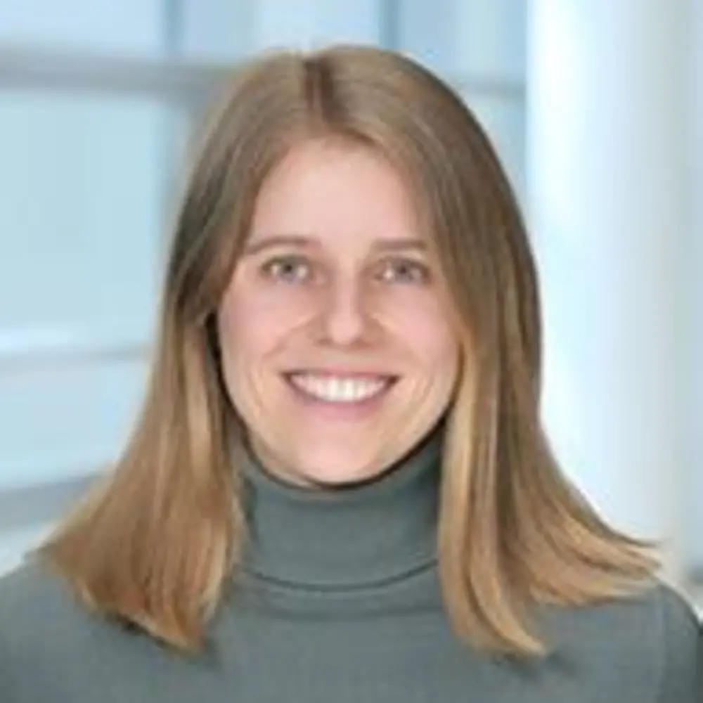 Porträtfoto von Leonie Hartmann, Managerin für Nachhaltigkeitskommunikation bei Henkel