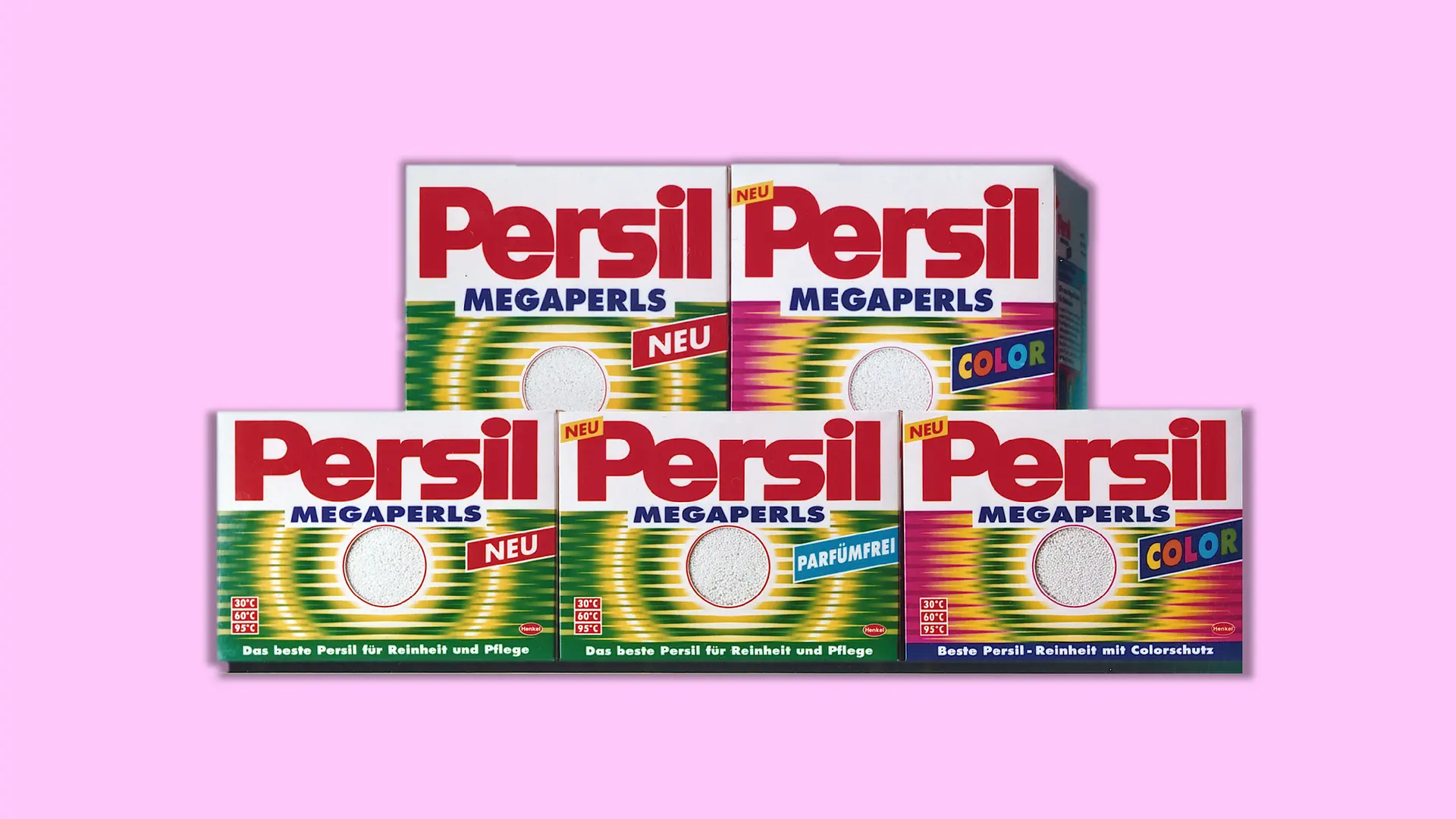 Fünf Produkverpackungen von Persil Megaperls sind zu einer Pyramide angeordnet. Es handelt sich um die Produkte Megaperls Color (rot-grüne Verpackung), Megaperls Parfümfrei und Megaperls (beide mit der gleichen weiß-grünen Verpackung).