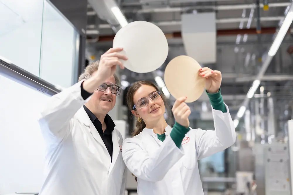 
Das „Packaging RecycLab“ im Inspiration Center Düsseldorf bietet umfassende Bewertungen der Rezyklierbarkeit von faserbasierten Verpackungsmaterialien. 