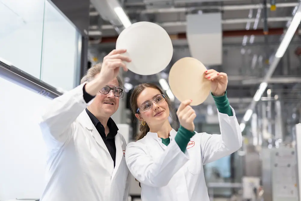 
Das „Packaging RecycLab“ im Inspiration Center Düsseldorf bietet umfassende Bewertungen der Rezyklierbarkeit von faserbasierten Verpackungsmaterialien. 