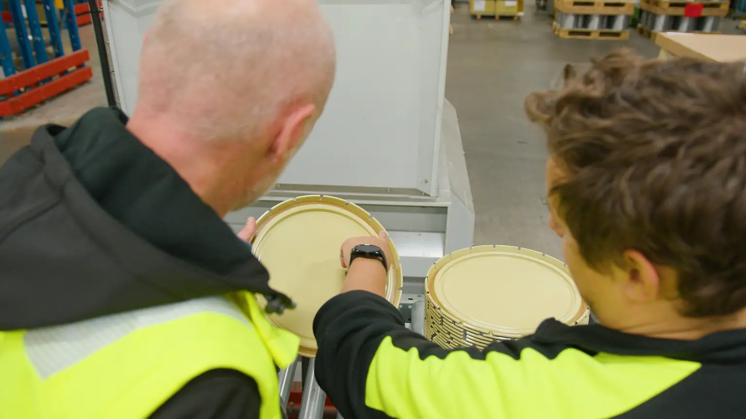 
Mit der Einführung der neuen Darex COV-Serie begegnet Henkel regulatorischen Entwicklungen wie der REACH-Verordnung frühzeitig mit technischen Lösungen und unterstützt seine Kunden aktiv bei der Umstellung auf phthalatfreie Dichtstoffe. 