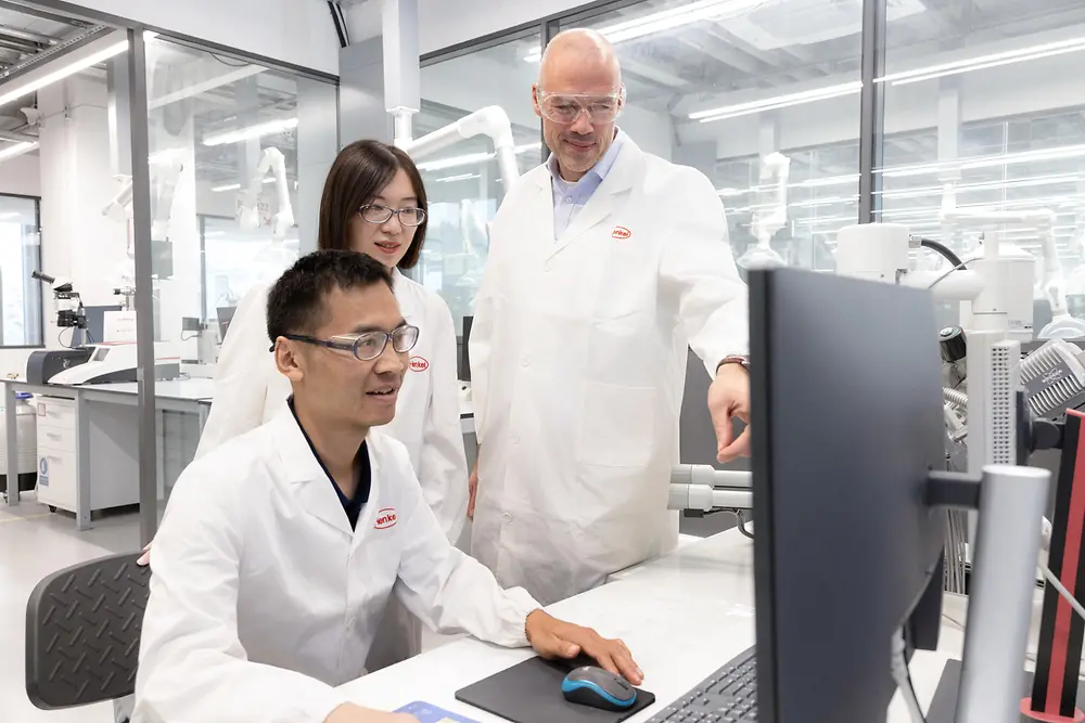 Forschungschef Fay mit Mitarbeitern