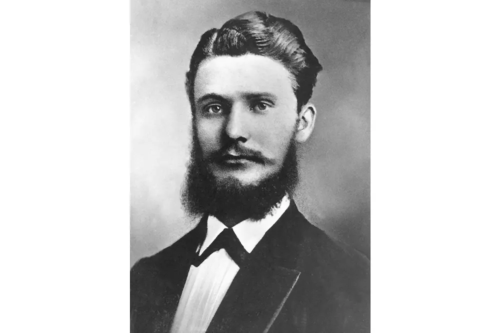 Porträtfoto in schwarz-weiß von Fritz Henkel.