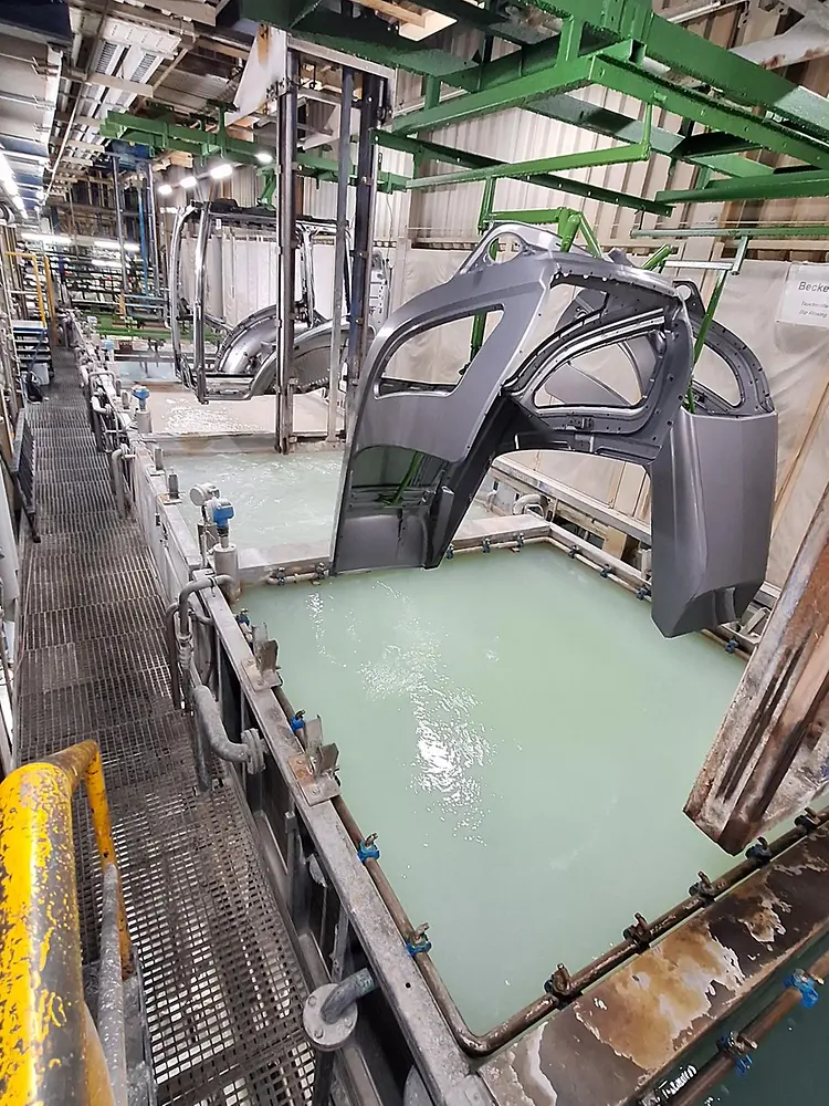 
Bonderite C-AD 20202 ist ein neues Niedrigtemperatur-Tensid für die industrielle Tauchentfettung, das bereits bei rund 35 bis 40 Grad Celsius zuverlässig reinigt. 