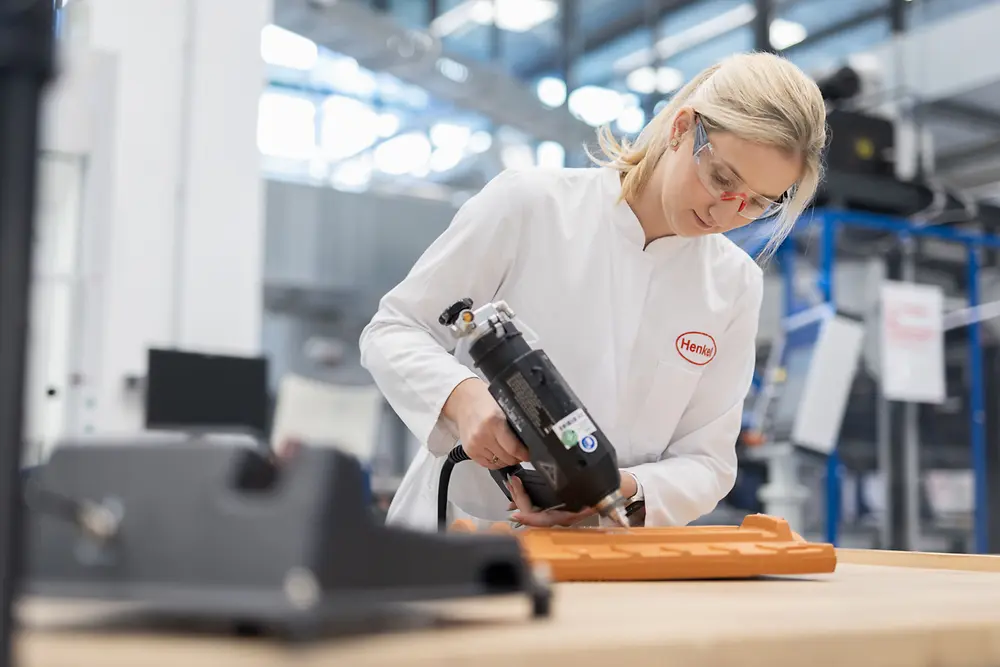 Technomelt AS 4004 ist so konzipiert, dass er noch 30 °C über der maximal zu erwartenden Transporttemperatur formstabil bleibt. 