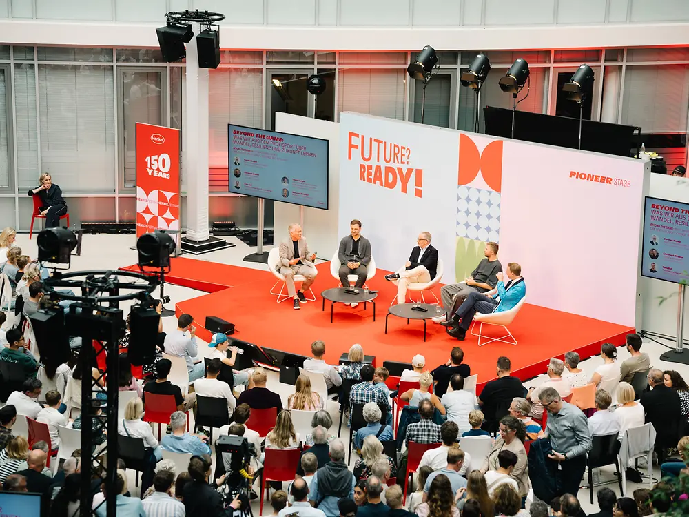 
Henkel-CEO Carsten Knobel, der Paralympics-Teilnehmer Thomas Renger, Fußballweltmeister Christoph Kramer, Tischtennis-Legende Timo Boll und Moderator Johannes B. Kerner sprachen beim Henkel-Festival über Wandel, Resilienz und Zukunft.